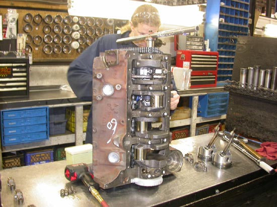 81_installing_new_pistons_in_engine